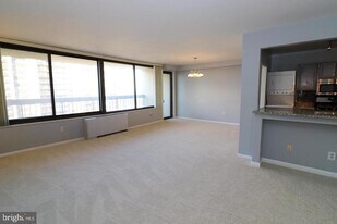 3705 S George Mason Dr in Falls Church, VA - Building Photo