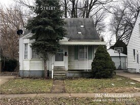18548 Elkhart St in Harper Woods, MI - Building Photo