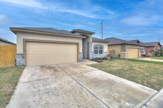7530 Sable Creek Dr in Corpus Christi, TX - Building Photo - Building Photo