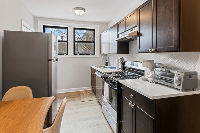 6439 N Hamilton Ave in Chicago, IL - Building Photo - Building Photo