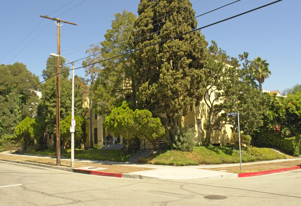 Yury Plaza in Los Angeles, CA - Building Photo