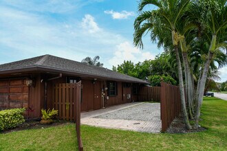4160 Cedar Ave in Palm Beach Gardens, FL - Building Photo - Building Photo