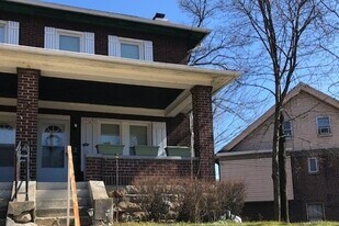 2343 Sherbrook St in Pittsburgh, PA - Building Photo