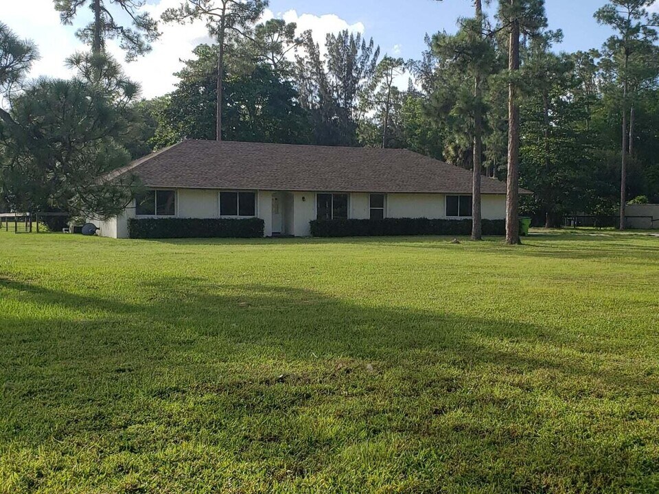 1031 Hyde Park Rd in Loxahatchee Groves, FL - Building Photo
