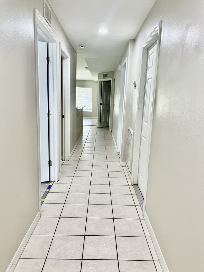 37227 Grassy Hill Ln in Dade City, FL - Building Photo - Building Photo