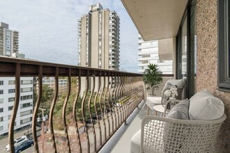 2040 Nelson St in Vancouver, BC - Building Photo - Building Photo