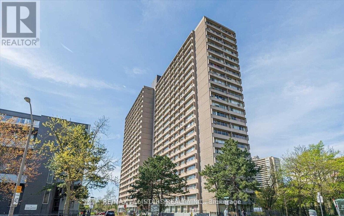 10-1910 Sunny Glenway in Toronto, ON - Building Photo