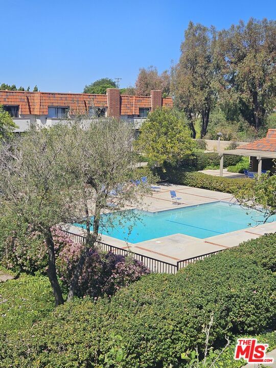 property at 27912 Ridgecove Ct N