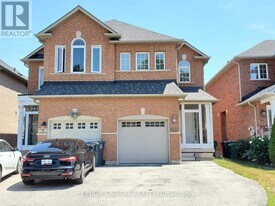 5450 Tree Crest Ct in Mississauga, ON - Building Photo