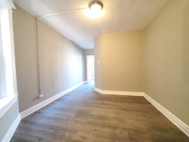 101 Romaine Ave, Unit 3 in Jersey City, NJ - Foto de edificio - Building Photo