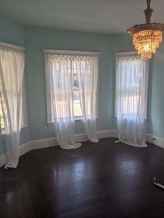 5 Nichols St, Unit 1 in Everett, MA - Foto de edificio