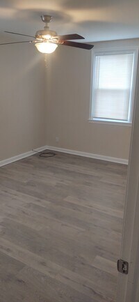 801 Tyson Ave, Unit 2nd Floor photo'