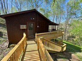 710 Broken Arrow Cir in Austin, KY - Building Photo