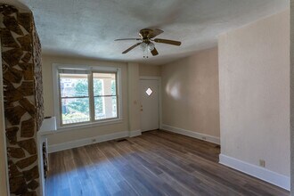 2302 Murray Ave in Pittsburgh, PA - Building Photo - Building Photo