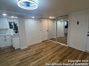136 E Mulberry Ave in San Antonio, TX - Building Photo - Building Photo