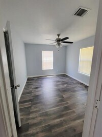 2512 Oakcliff St photo'