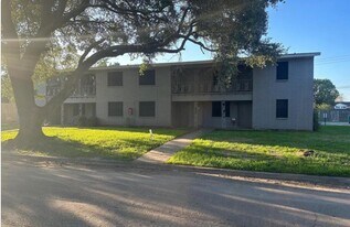 1867 Florida Dr in Seabrook, TX - Building Photo