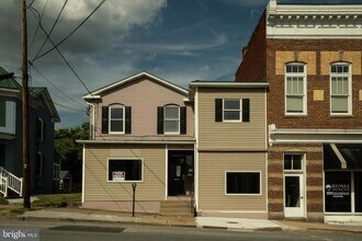 211 N George St., Unit 201 in Charles Town, WV - Building Photo - Building Photo