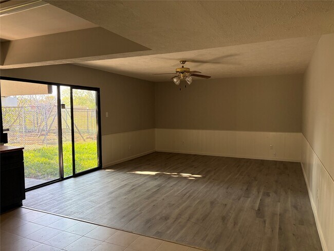 15730 Corsair Rd in Houston, TX - Building Photo - Building Photo