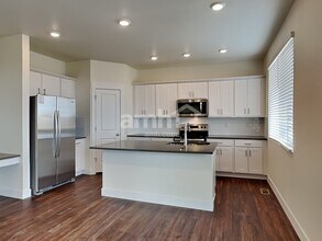 3909 Wyedale Wy in Colorado Springs, CO - Foto de edificio - Building Photo