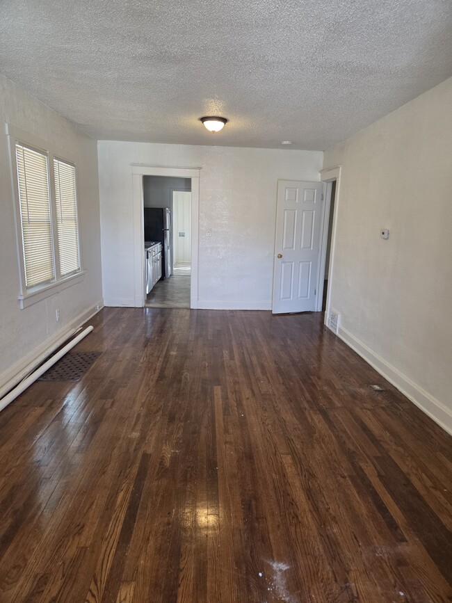 3429 Mersington Ave, Unit 304 in Kansas City, MO - Building Photo - Building Photo