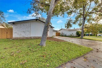 8213 Briarwood Ln in Austin, TX - Building Photo - Building Photo