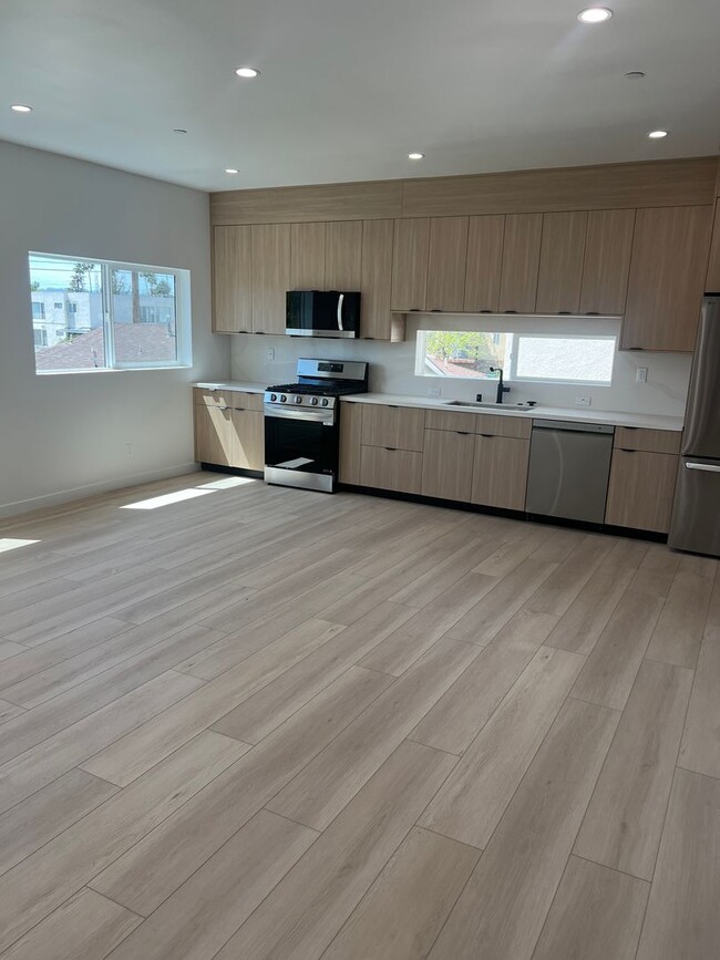 property at 6406 Riverton Ave