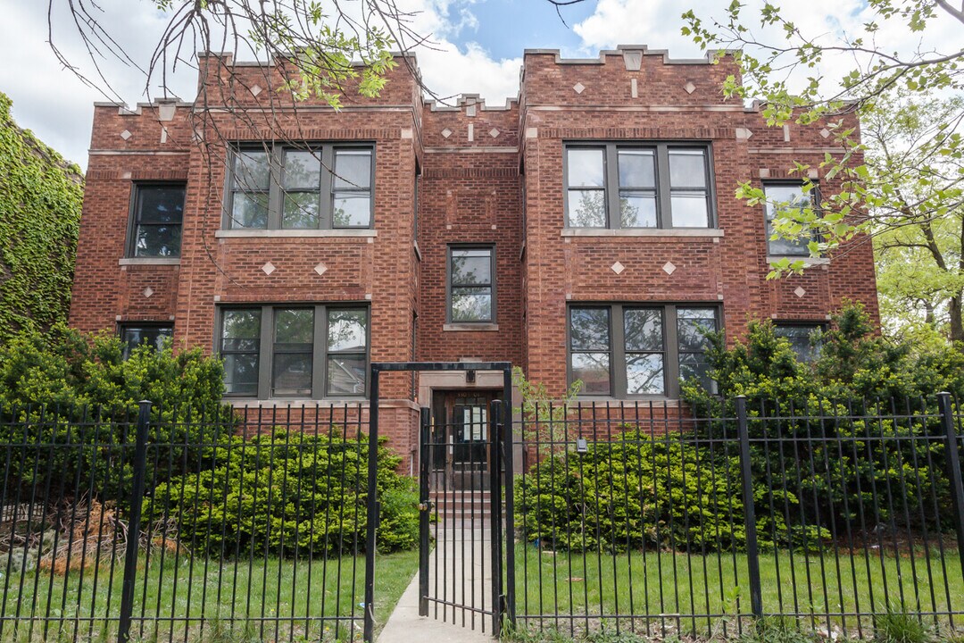 3301 N Harding Ave-Unit -2S in Chicago, IL - Building Photo