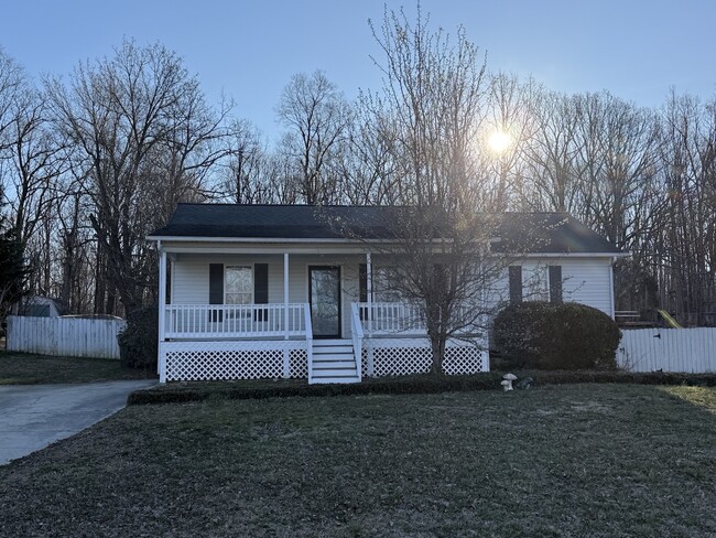 234 Meadow Lark Ln in Thomasville, NC - Building Photo - Building Photo