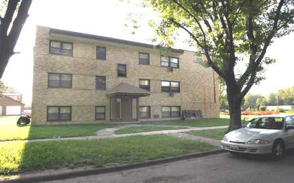 811 Sangamon St in Chicago Heights, IL - Foto de edificio