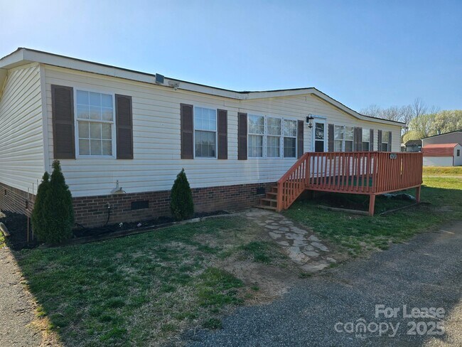 4261 Henry Dellinger Rd in Maiden, NC - Building Photo - Building Photo