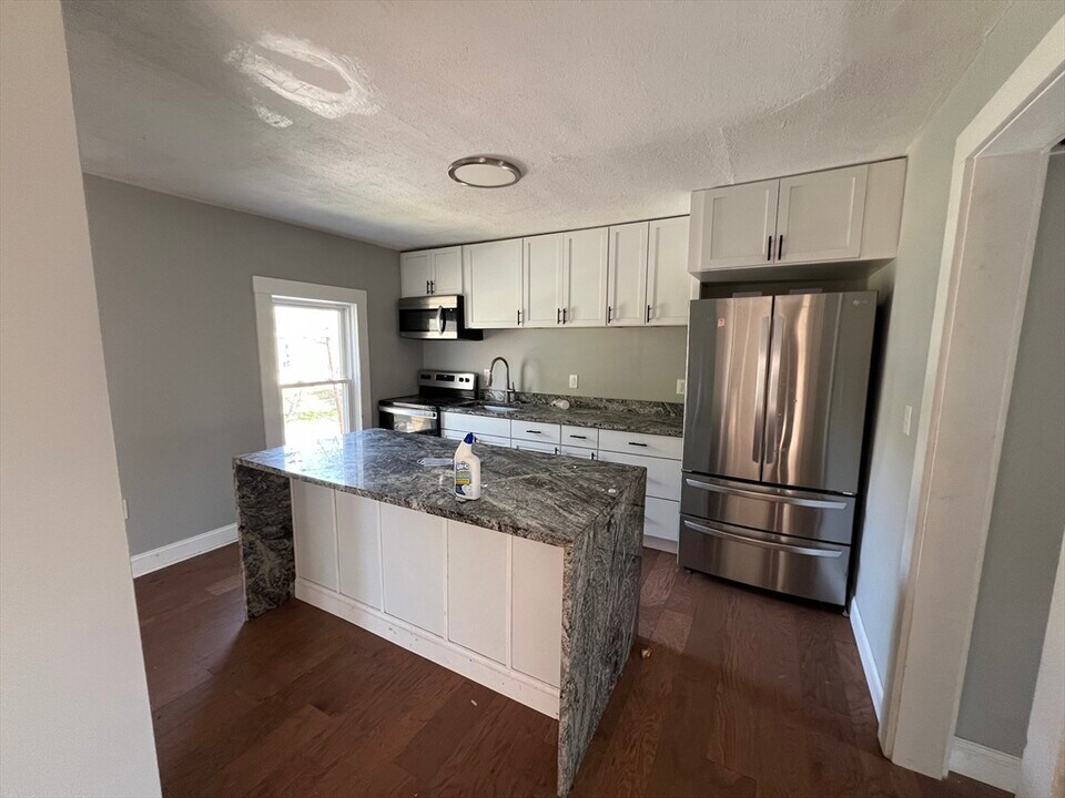 50 W Main St in Marlborough, MA - Building Photo