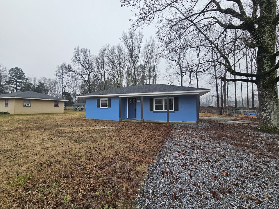 2913 Dallas Cherryville Hwy in Dallas, NC - Building Photo