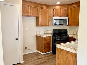 730 Forest View Common in Brentwood, CA - Building Photo - Building Photo