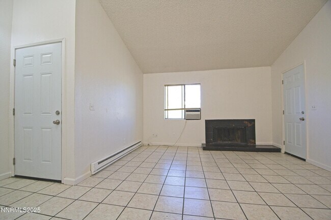 2375 Tripp Dr in Reno, NV - Building Photo - Building Photo