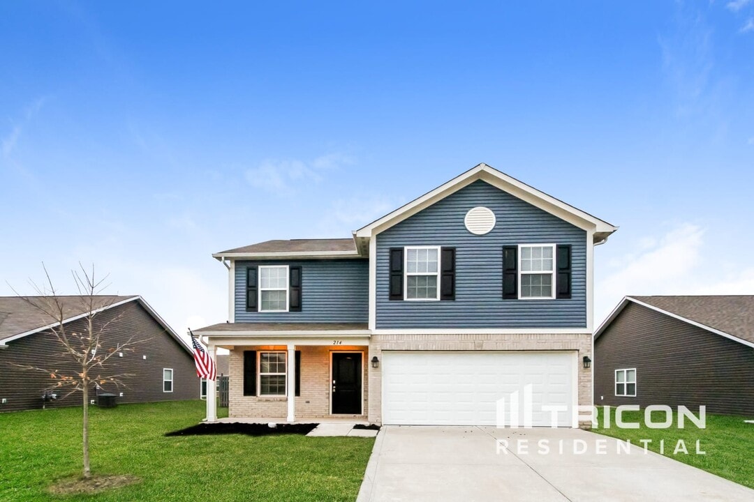 214 Longleaf Ln in Greenfield, IN - Building Photo