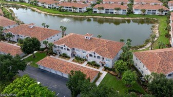3029 Driftwood Way in Naples, FL - Building Photo
