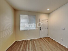 16447 E 97th Pl in Commerce City, CO - Foto de edificio - Building Photo