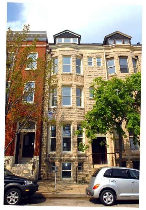 836 Park Ave in Baltimore, MD - Building Photo