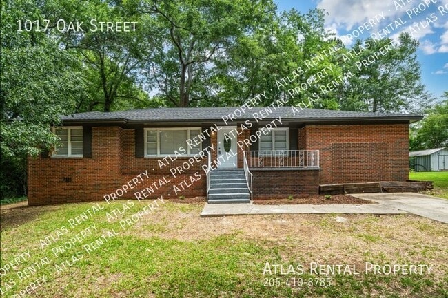 property at 1017 Oak St