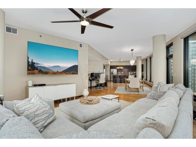 1240 S 2nd St in Minneapolis, MN - Foto de edificio - Building Photo