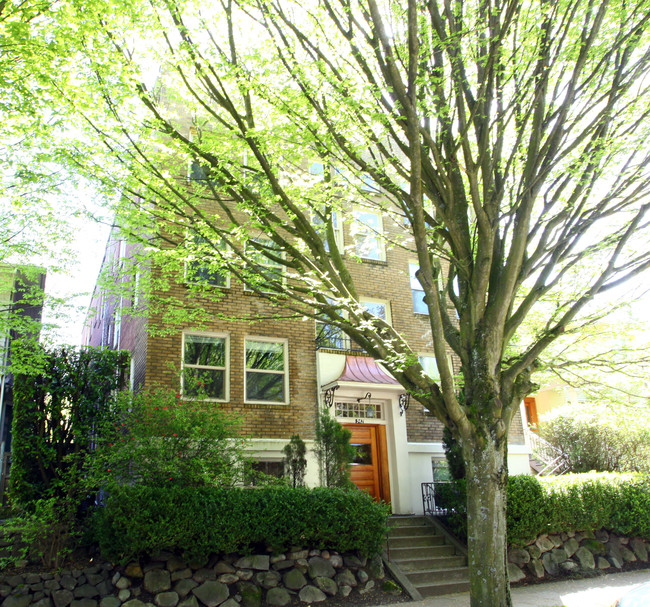 Radcliffe Apartments in Seattle, WA - Building Photo - Building Photo