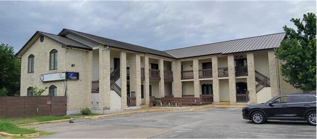 611 Carpenter Ave