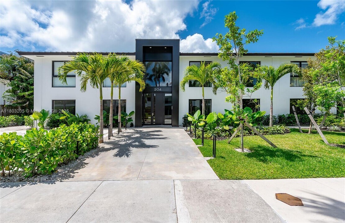 204 Sunrise Dr in Key Biscayne, FL - Building Photo