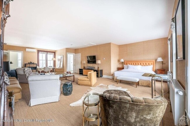 613 Warren St, Unit 2 in Hudson, NY - Foto de edificio - Building Photo