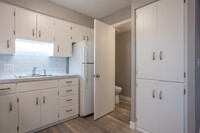 Pine Forest Apartments & Townhomes in Holland, MI - Building Photo - Interior Photo