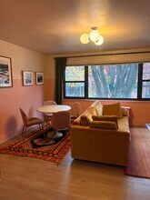 604 Longfellow St NW, Unit 305 in Washington, DC - Foto de edificio - Building Photo