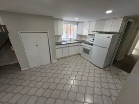 10 Flowerfield Rd, Unit 1 in Sound Beach, NY - Building Photo