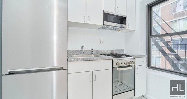 124 E 24th St