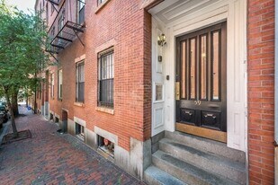 59 W Cedar St, Unit 3 in Boston, MA - Building Photo